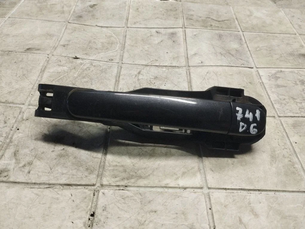Aizmugurējo durvju ārējais atvēršanas rokturis 5P0839886A