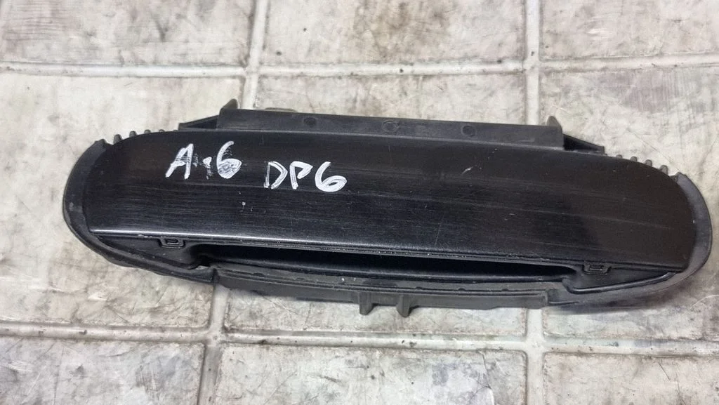 Aizmugurējo durvju ārējais atvēršanas rokturis 4B0839885