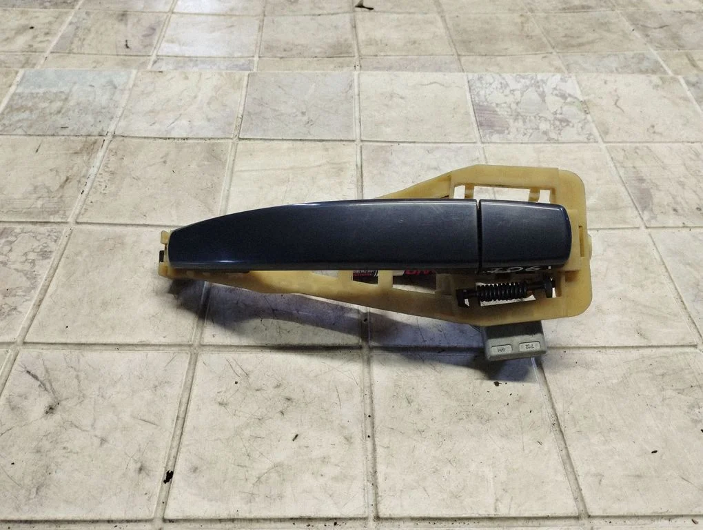 Rear door exterior handle – rear right