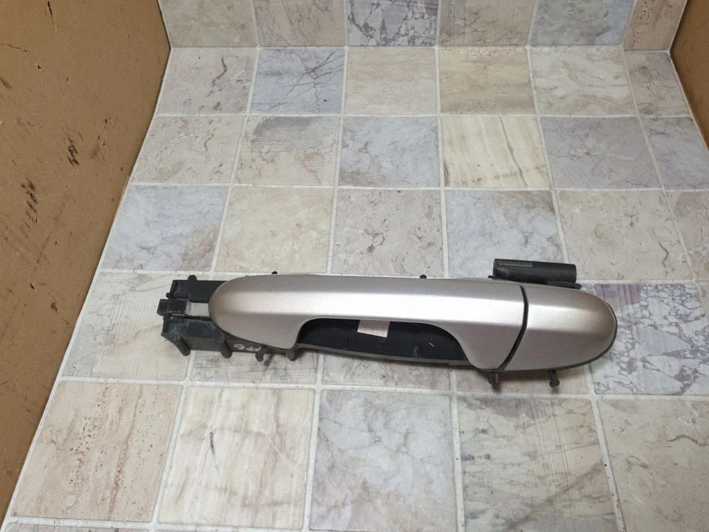 Tagaukse välimine käepide 40263400
