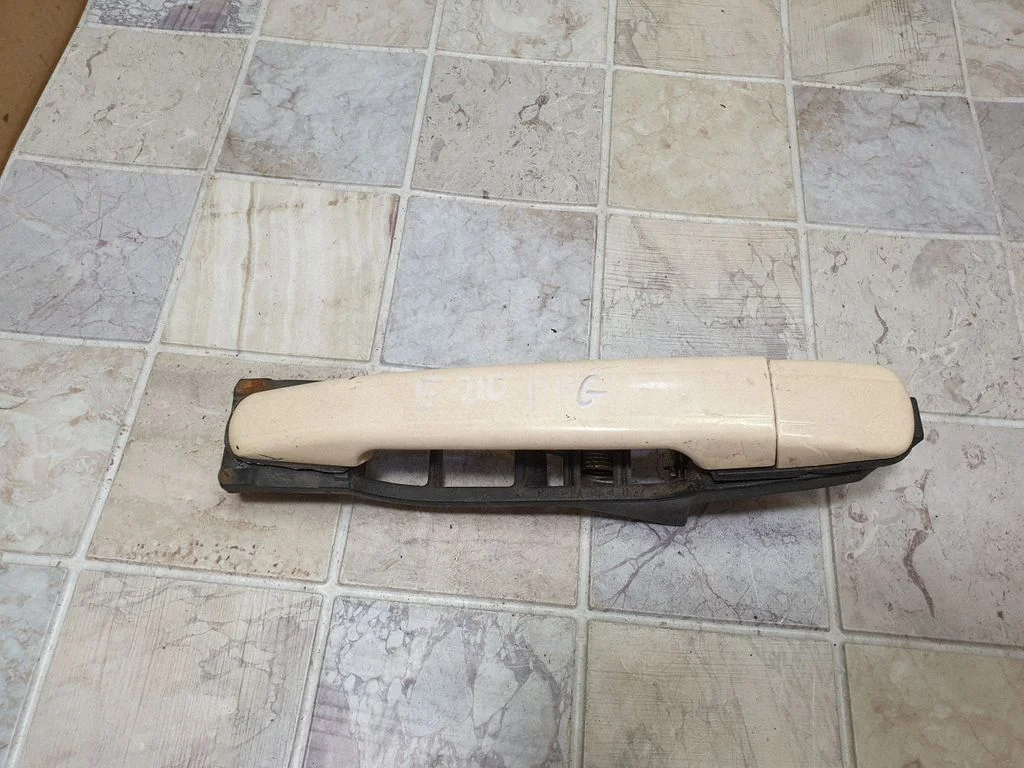 Tagaukse välimine käepide – Mercedes-Benz E-klass W210 (1995-2002)
