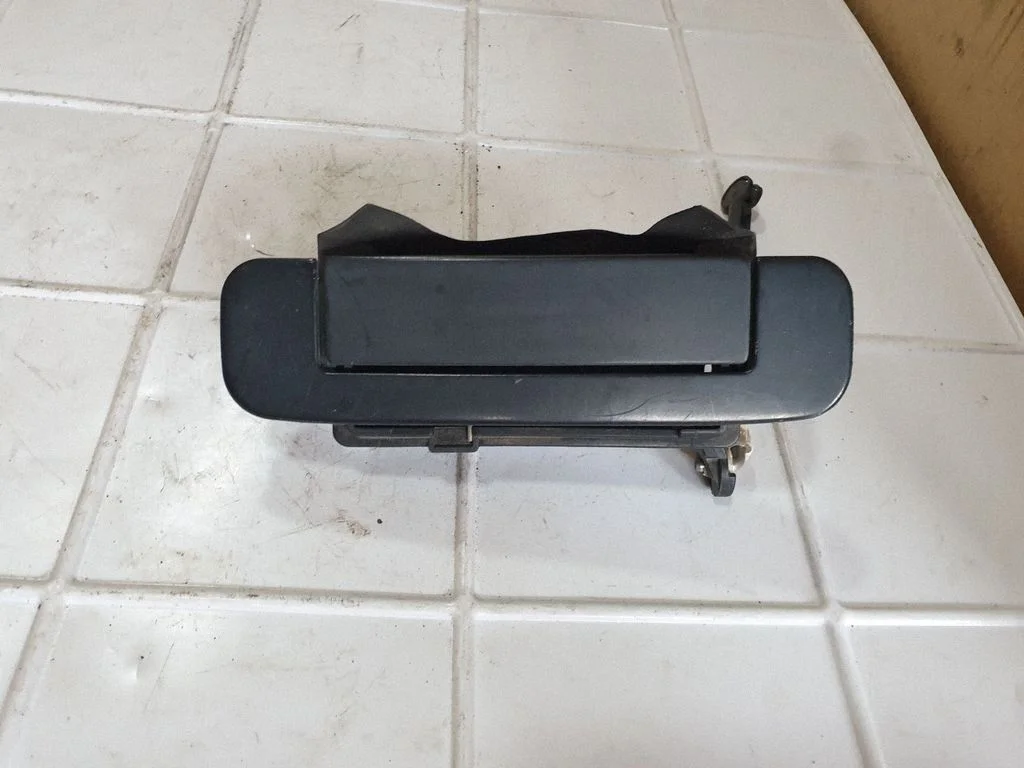 Klamka zewnętrzna drzwi tylnych 4A0839206D