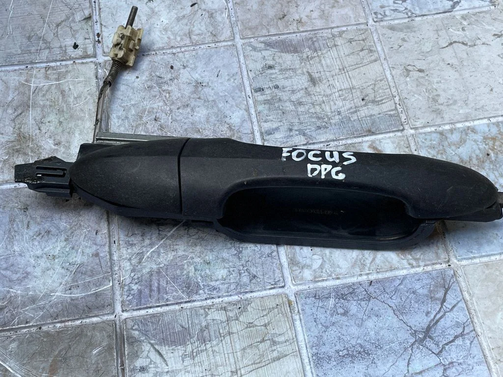 Rear door exterior handle – Ford Focus (1998-2004)
