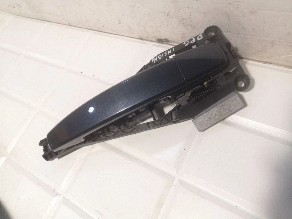Rear door exterior handle – Opel Insignia A (2008-2017)