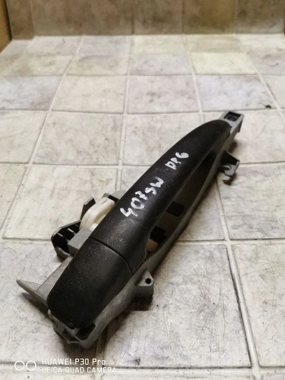 Aizmugurējo durvju ārējais atvēršanas rokturis 9653401580
