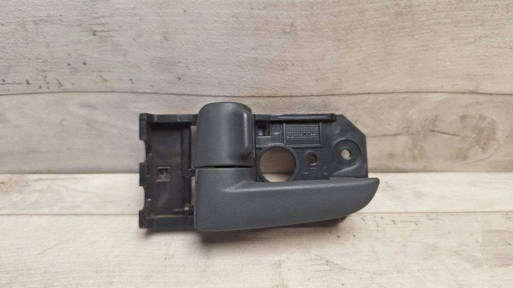Rear door interior handle 82613LD000