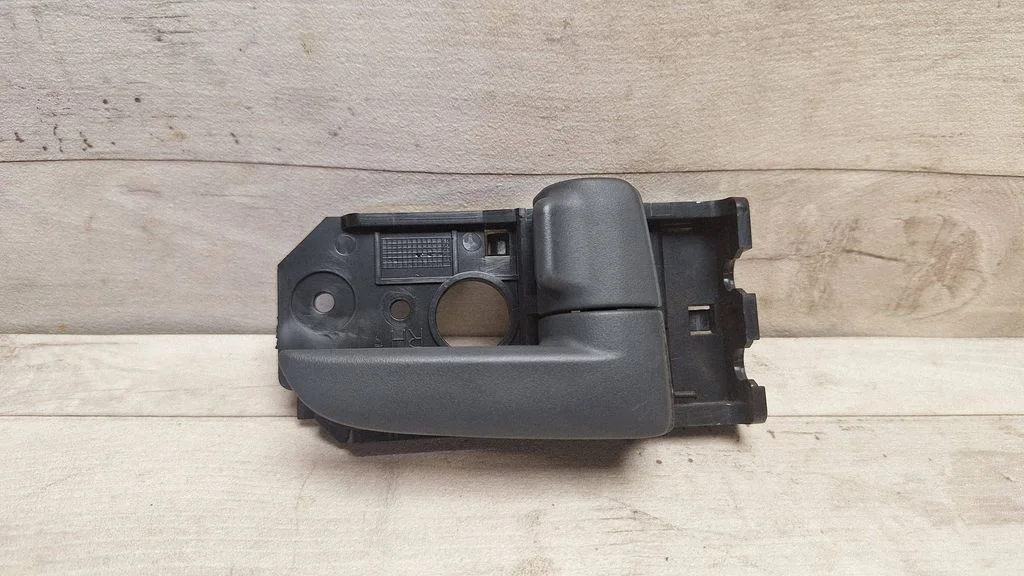 Rear door interior handle 82623LD000