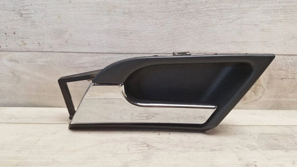 Rear door interior handle SWT200403