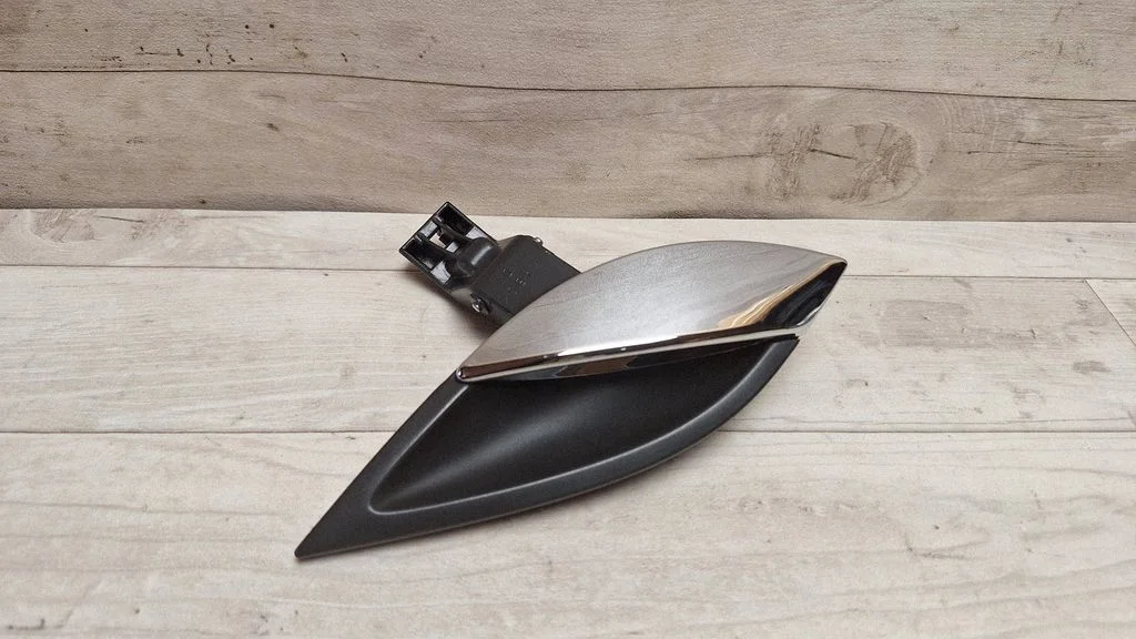 Rear door interior handle B309DX