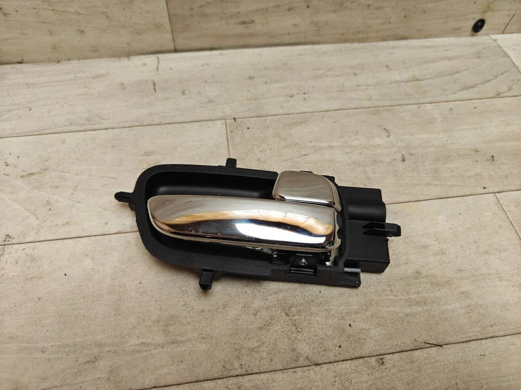 Rear door interior handle 826201J000