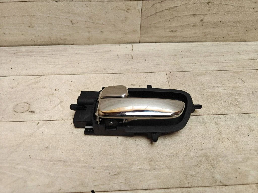 Rear door interior handle 826101J000
