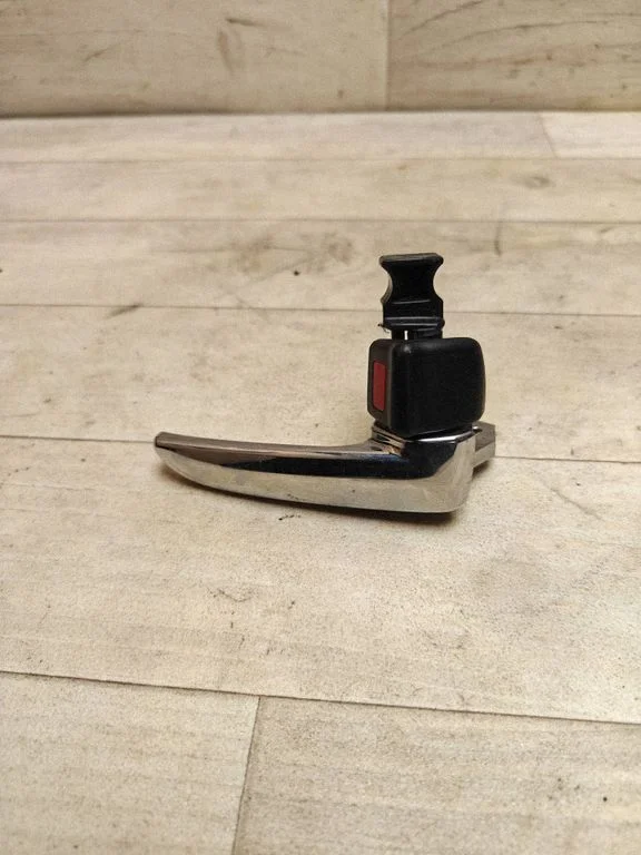 Rear door interior handle – rear right