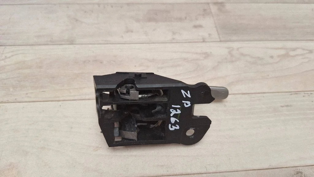 Tagaukse sisemine käepide 62318A2