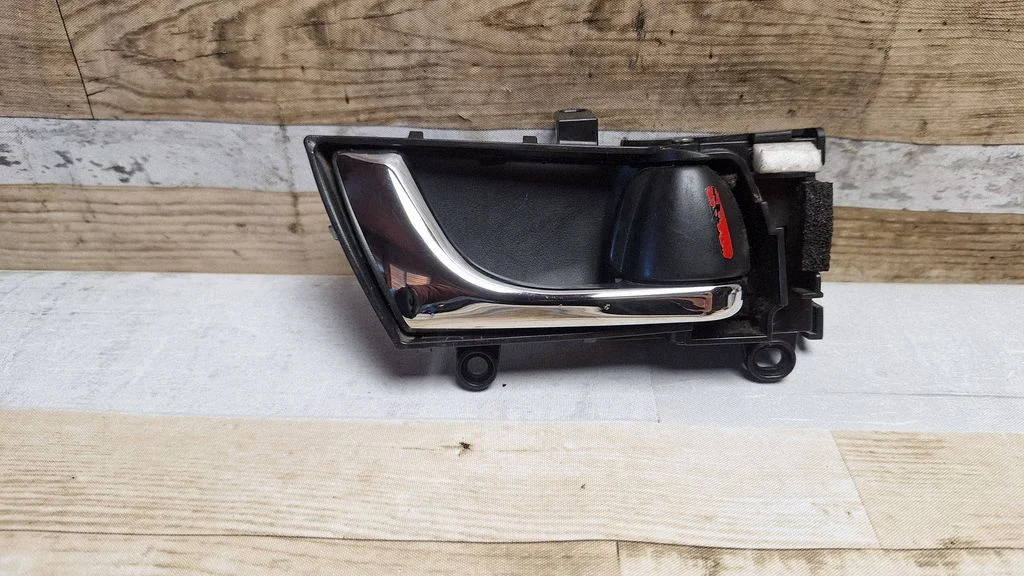 Rear door interior handle – rear right
