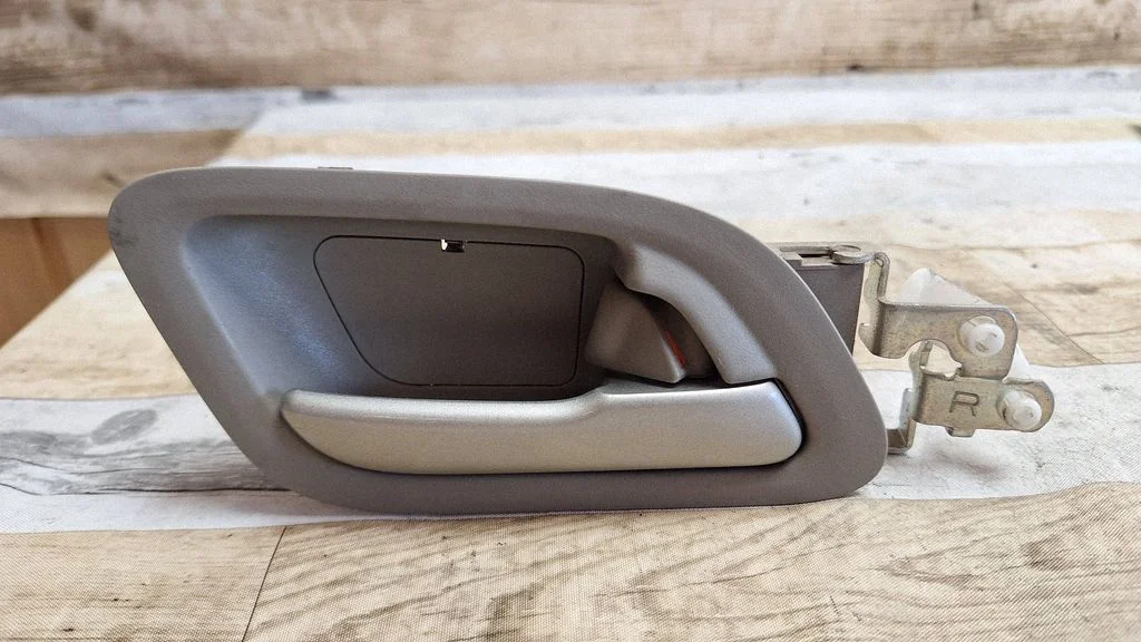 Rear door interior handle – rear right