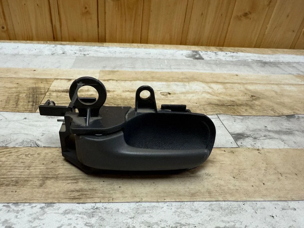 Tagaukse sisemine käepide – Toyota Yaris Verso (1999-2005)