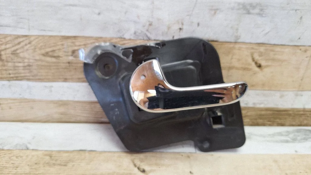 Rear door interior handle 13121860