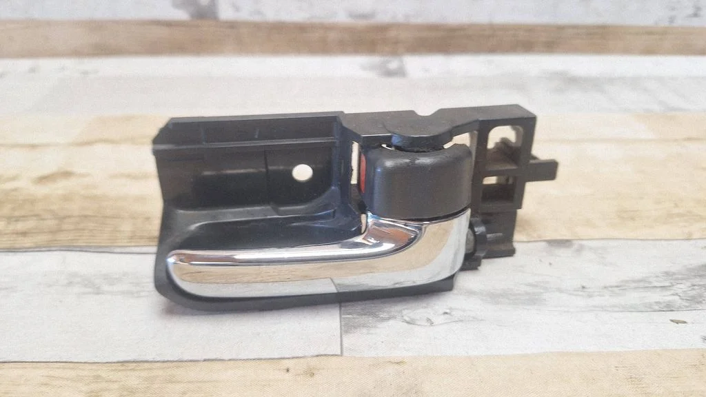 Rear door interior handle – rear right
