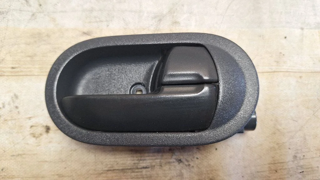 Rear door interior handle – rear right