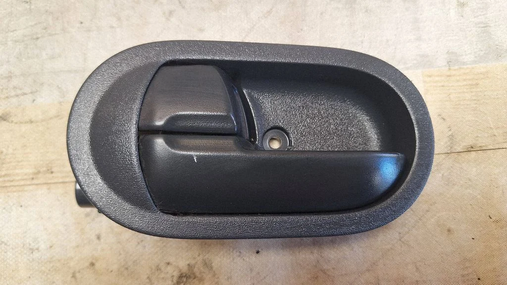 Rear door interior handle – rear left