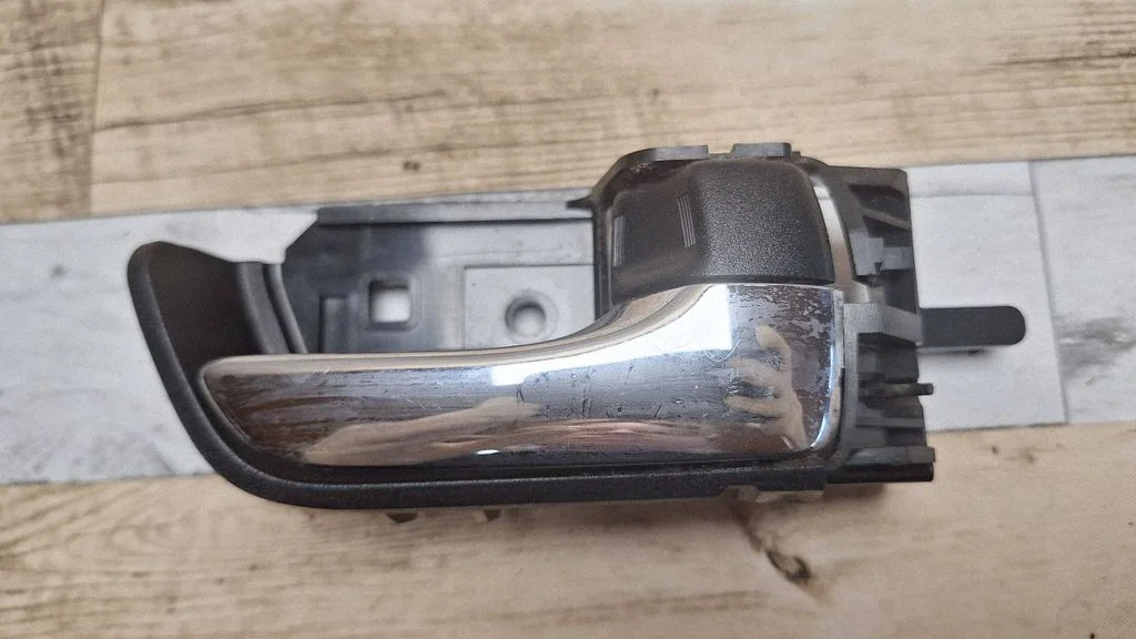 Rear door interior handle 6927347020