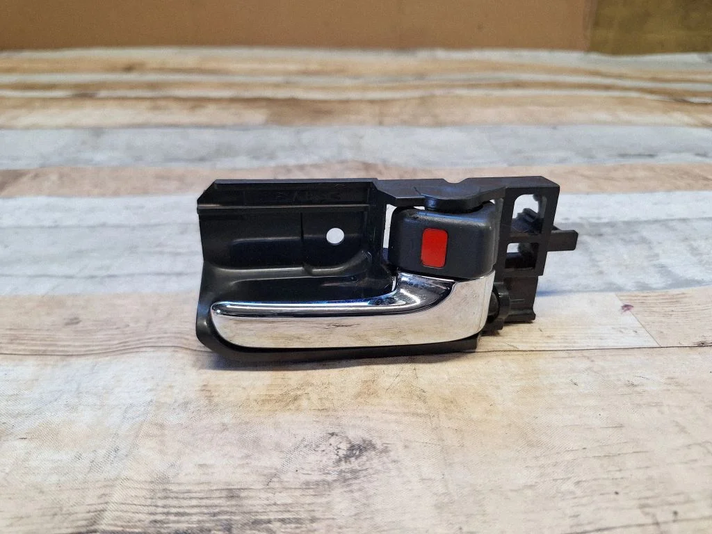 Rear door interior handle – rear right