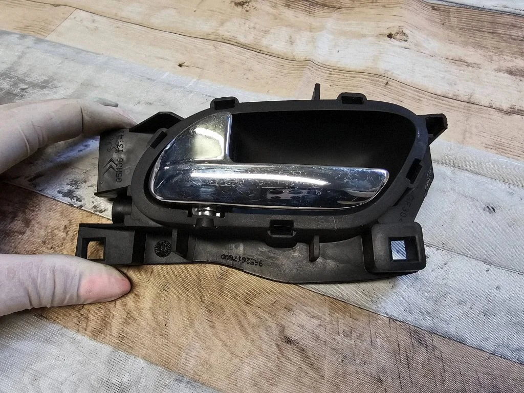 Tagaukse sisemine käepide 96526178VD