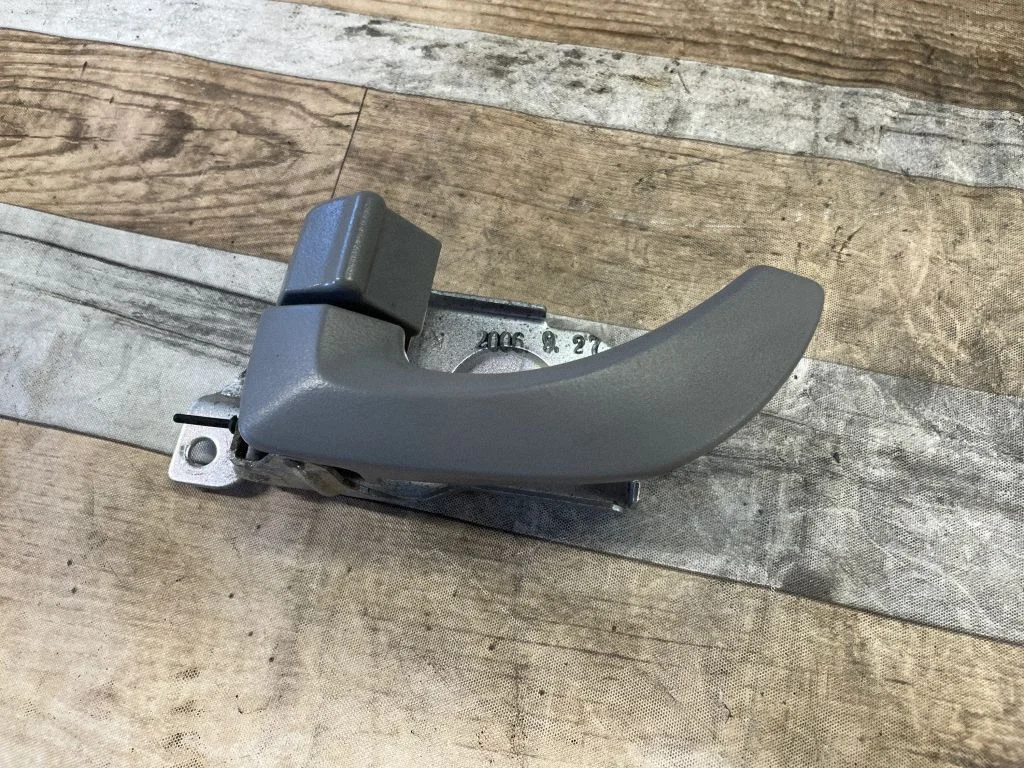 Rear door interior handle – rear left