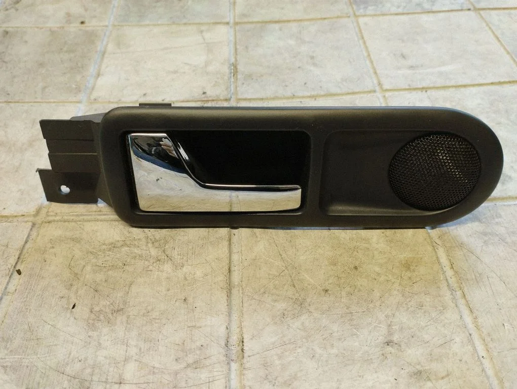 Rear door interior handle – Volkswagen Passat B5.5 (2001-2005)