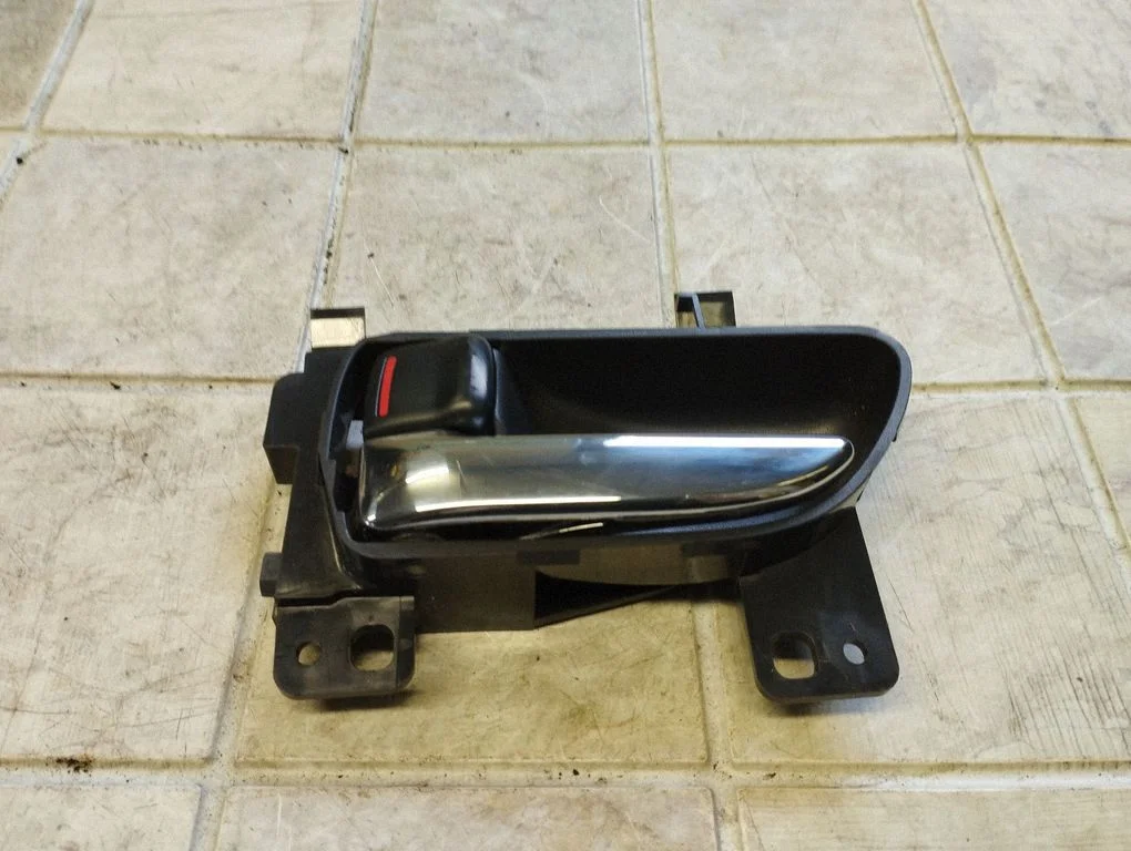 Aizmugurējais iekšējais atvēršanas rokturis – Subaru Outback (2009-2014)