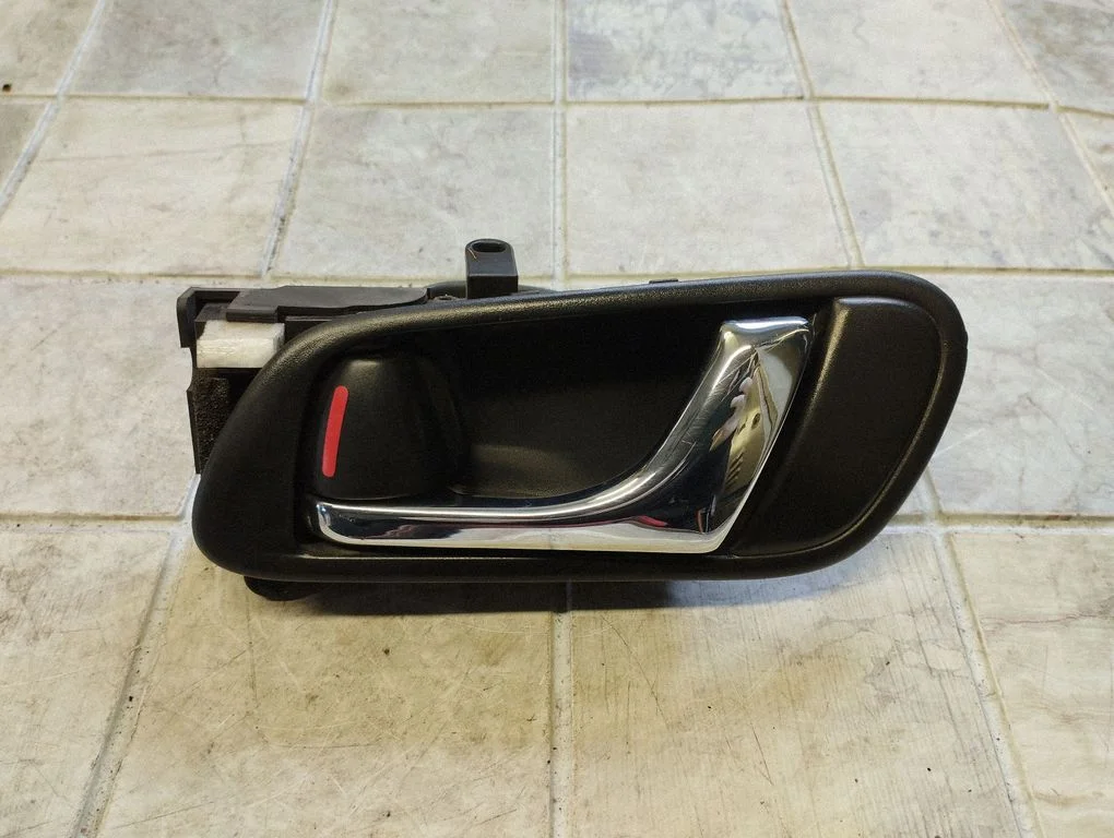 Aizmugurējais iekšējais atvēršanas rokturis – Subaru Outback (2007-2009)
