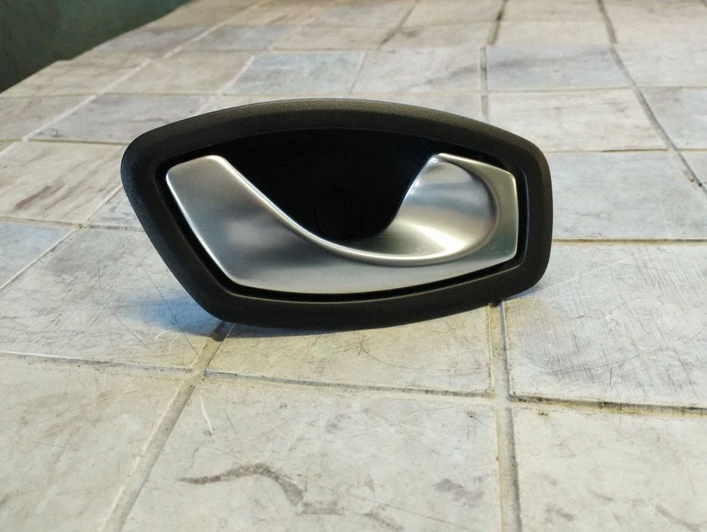 Tagaukse sisemine käepide – Renault Megane III (2009-2016)