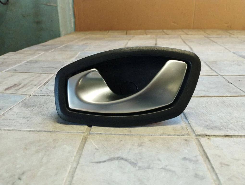Tagaukse sisemine käepide – Renault Megane III (2009-2016)
