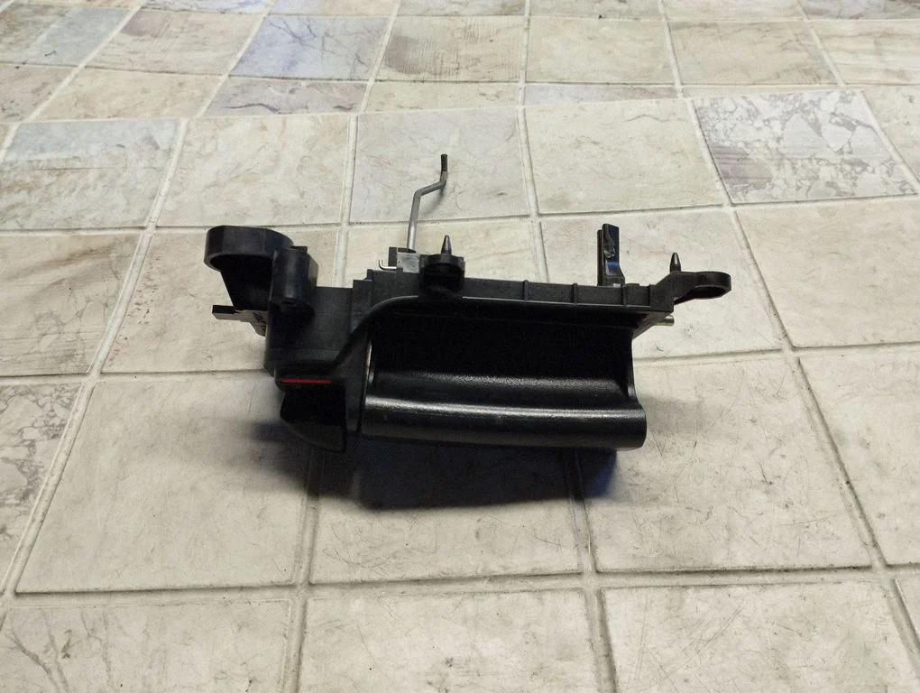Tagaukse sisemine käepide E18L