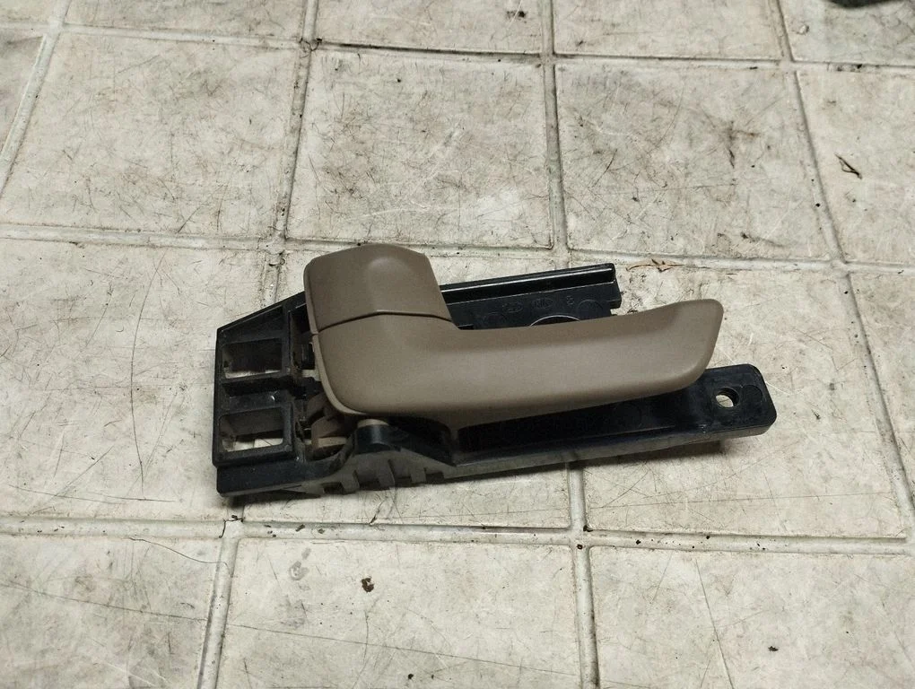 Rear door interior handle 826131F000