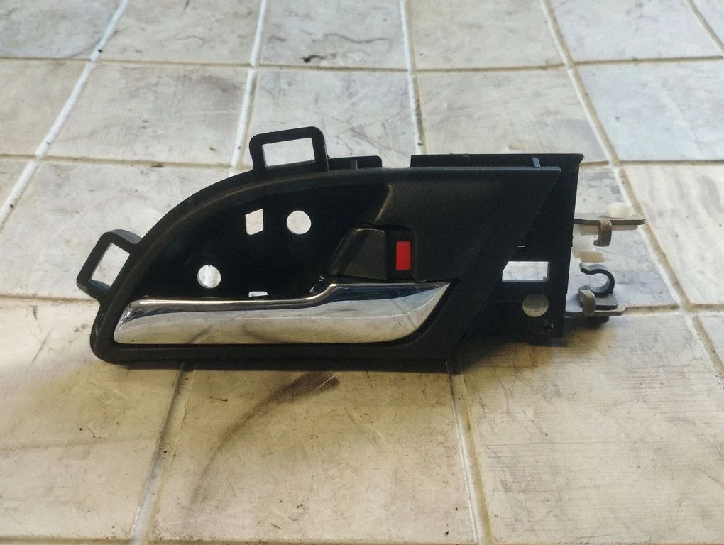 Rear door interior handle – Honda CR-V (2007-2012)