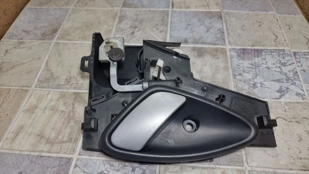Rear door interior handle – Citroen C5 (2005-2008)
