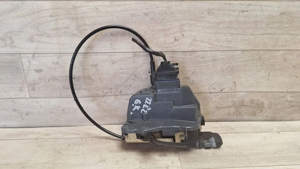 Rear door lock – rear left