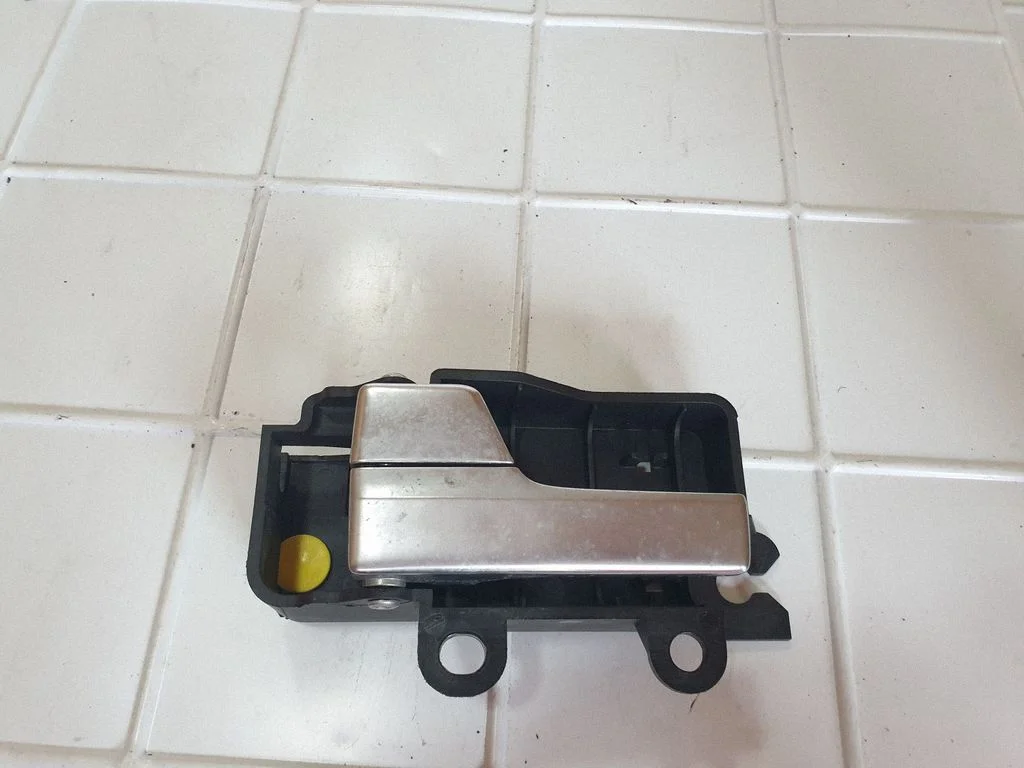 Tagaukse sisemine käepide 3M51R22601BA