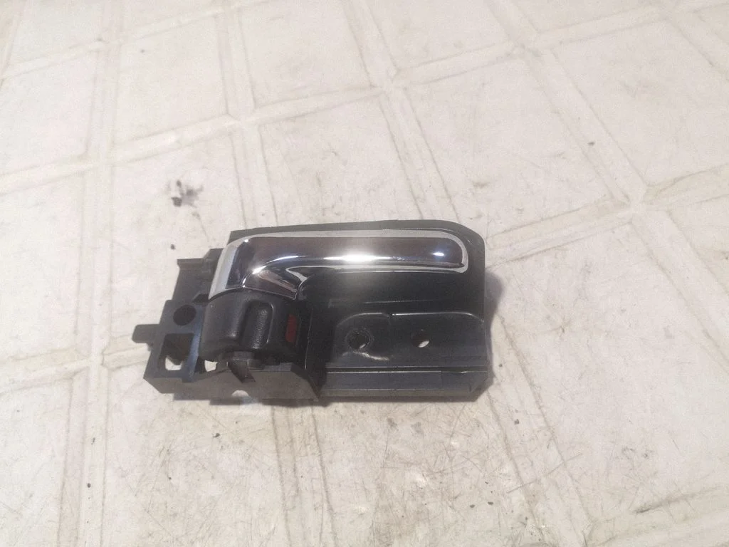 Tagaukse sisemine käepide – Toyota Avensis T250 (2003-2006)