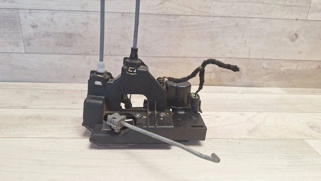 Rear door lock – rear left