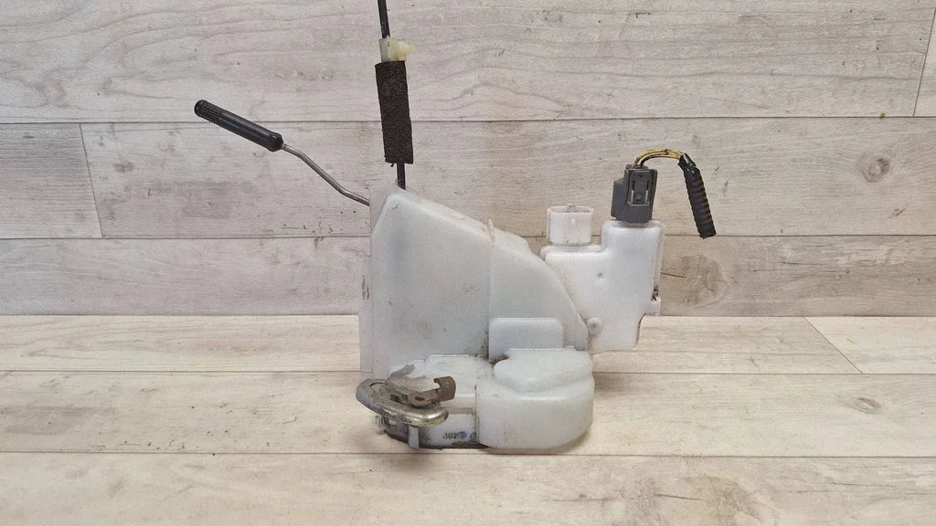 Rear door lock – rear right