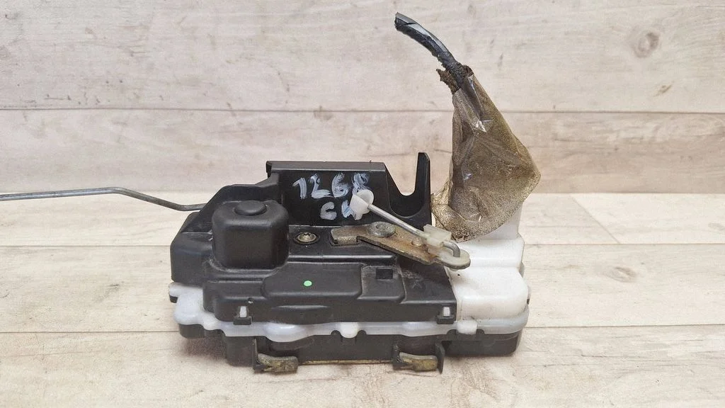 Rear door lock – rear left
