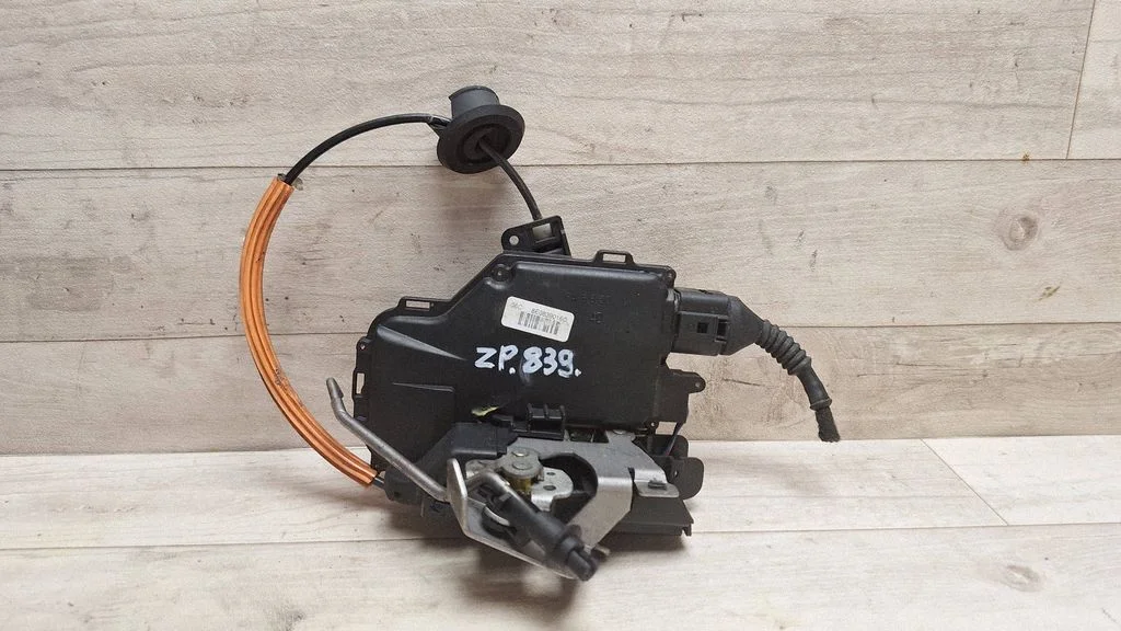 Rear door lock – Audi A4 S4 B6 8E 8H (2001-2005)