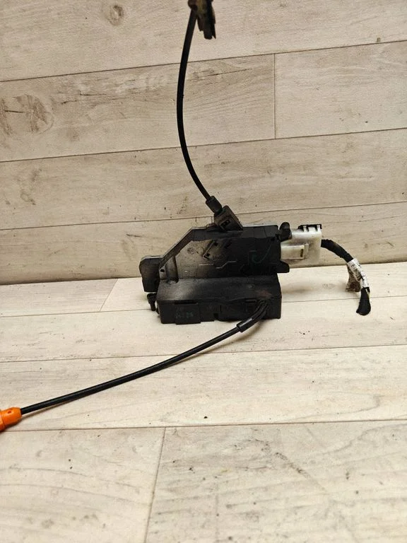 Rear door lock 24099158