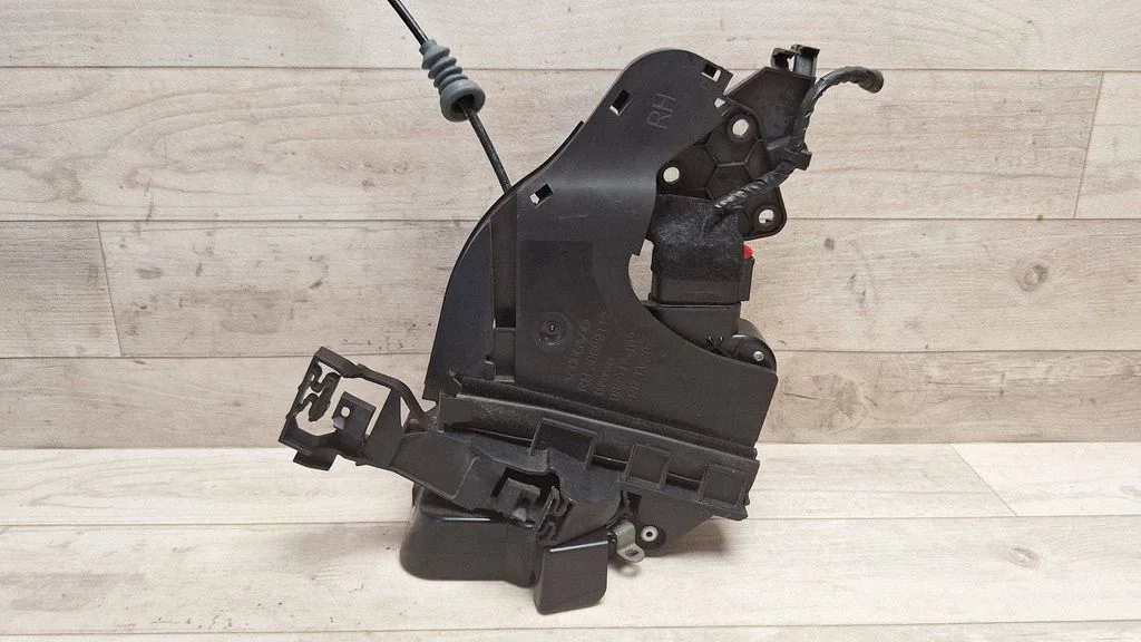 Rear door lock 30699112