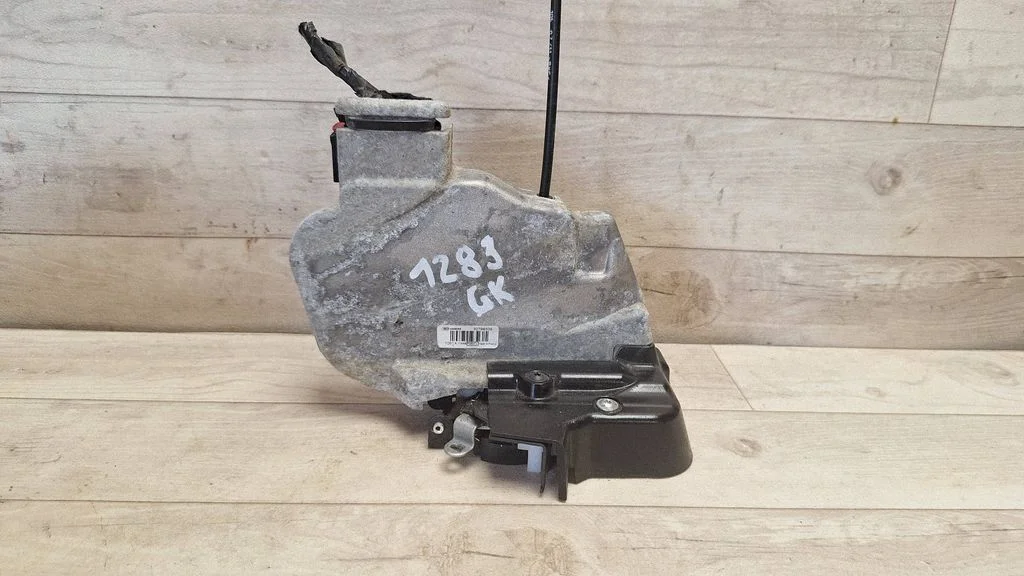 Rear door lock 30799338