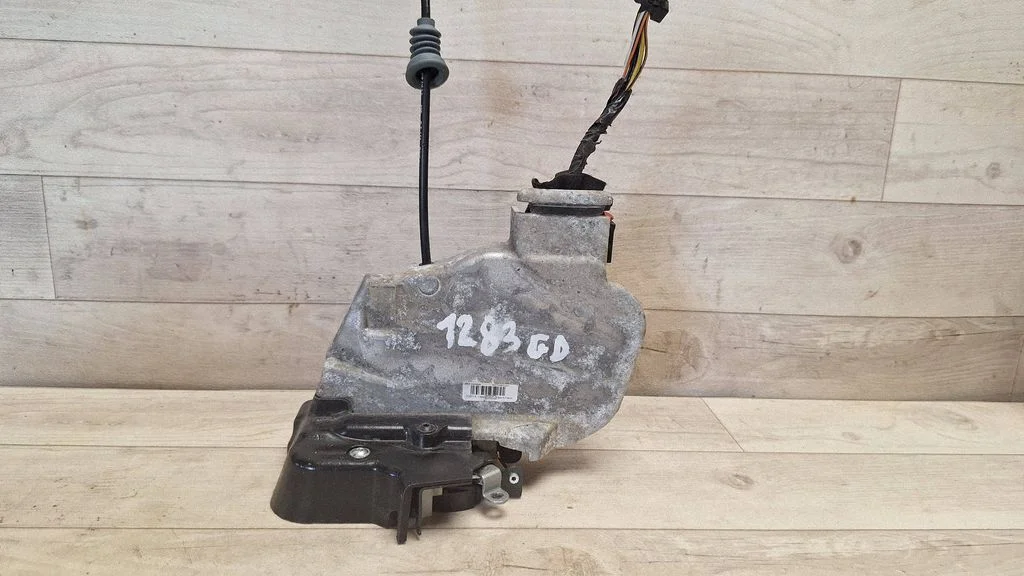 Rear door lock 30799336