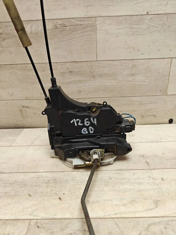 Rear door lock – rear right