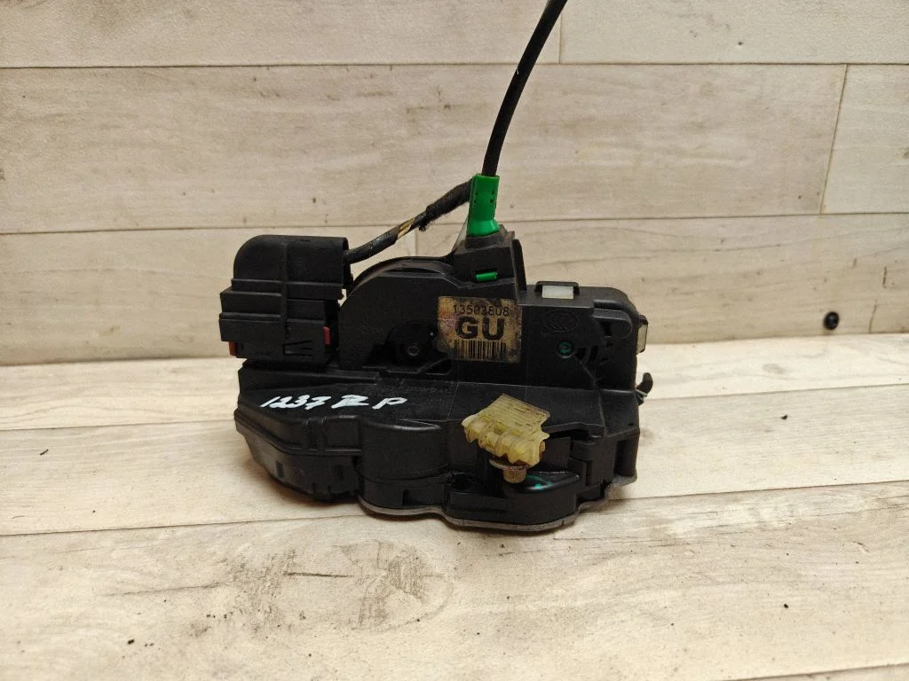 Rear door lock 13503808